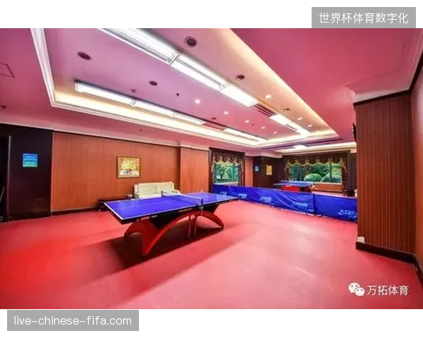 为何版权买断式分发难以消解国际体育品牌在赛事高峰期的供应压力？